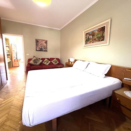 Vintage Apartment In Center Тирана Экстерьер фото