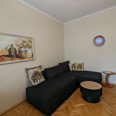 Vintage Apartment In Center Тирана Экстерьер фото