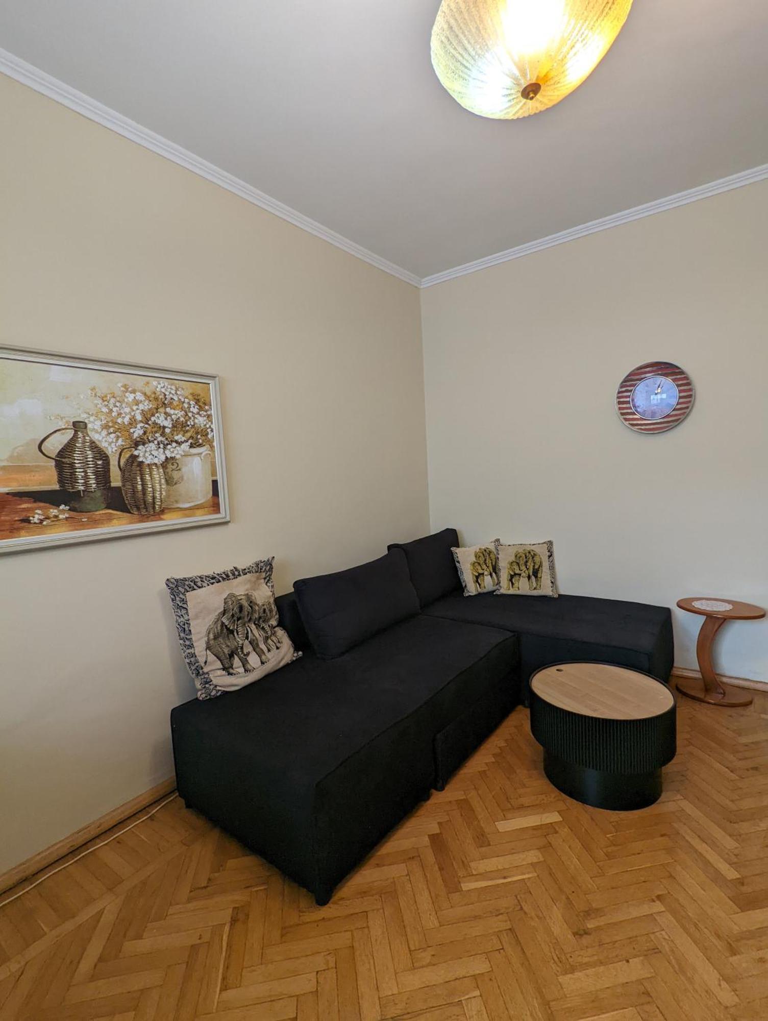 Vintage Apartment In Center Тирана Экстерьер фото